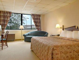 Ramada Convention Center Eau Claire Hotel Екстериор снимка