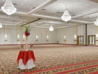Ramada Convention Center Eau Claire Hotel Екстериор снимка